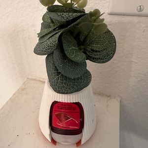 Bath and Body Works Pocketbac hand sanitizer dispenser w/one Pocketbac included